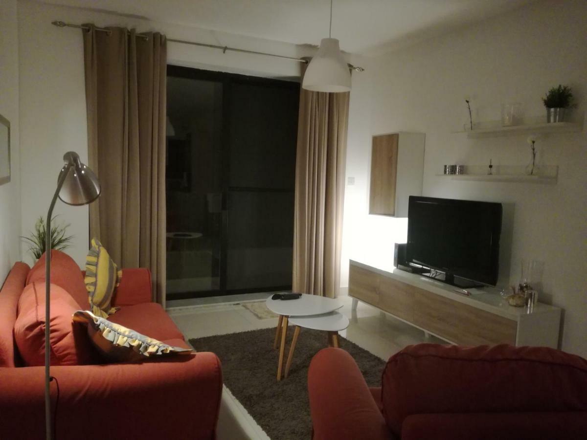 Апартаменты No8 @ Seabreeze Court Меллиеха Экстерьер фото